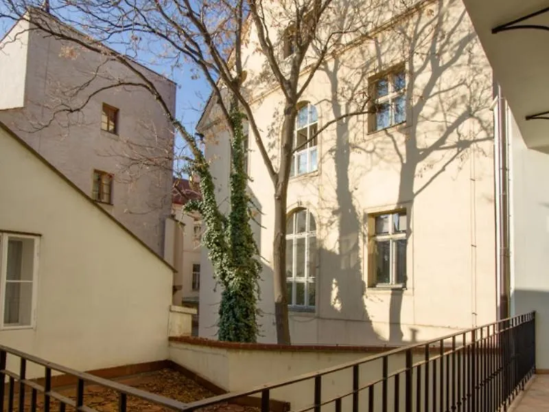 ****  Hotel Bishop'S House Praga República Checa