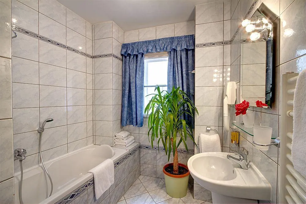 Bishop'S House Hotel Prague 4*,